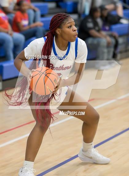 Thumbnail 3 in Mater Dei vs. Bartlett  (Nike Tournament of Champions) photogallery.