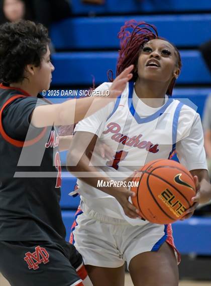 Thumbnail 2 in Mater Dei vs. Bartlett  (Nike Tournament of Champions) photogallery.