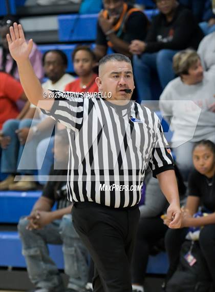 Thumbnail 2 in Mater Dei vs. Bartlett  (Nike Tournament of Champions) photogallery.