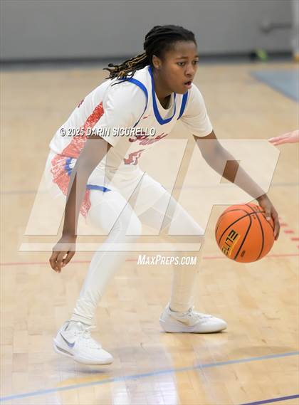 Thumbnail 1 in Mater Dei vs. Bartlett  (Nike Tournament of Champions) photogallery.