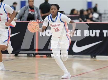 Thumbnail 3 in Mater Dei vs. Bartlett  (Nike Tournament of Champions) photogallery.