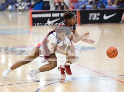 Thumbnail 3 in Mater Dei vs. Bartlett  (Nike Tournament of Champions) photogallery.