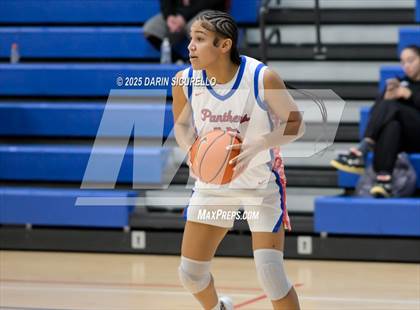 Thumbnail 1 in Mater Dei vs. Bartlett  (Nike Tournament of Champions) photogallery.