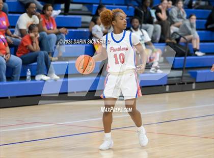 Thumbnail 3 in Mater Dei vs. Bartlett  (Nike Tournament of Champions) photogallery.