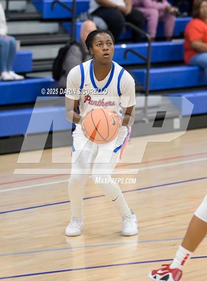 Thumbnail 2 in Mater Dei vs. Bartlett  (Nike Tournament of Champions) photogallery.