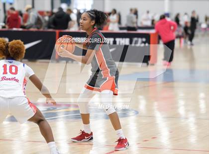 Thumbnail 3 in Mater Dei vs. Bartlett  (Nike Tournament of Champions) photogallery.