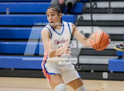 Thumbnail 3 in Mater Dei vs. Bartlett  (Nike Tournament of Champions) photogallery.