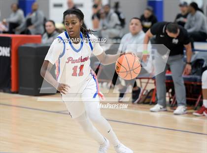 Thumbnail 2 in Mater Dei vs. Bartlett  (Nike Tournament of Champions) photogallery.