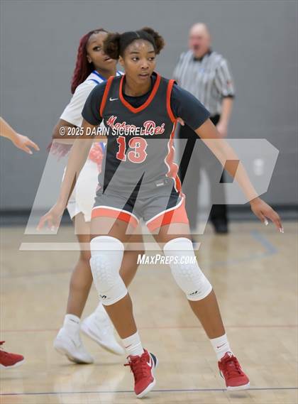 Thumbnail 2 in Mater Dei vs. Bartlett  (Nike Tournament of Champions) photogallery.