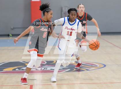 Thumbnail 3 in Mater Dei vs. Bartlett  (Nike Tournament of Champions) photogallery.
