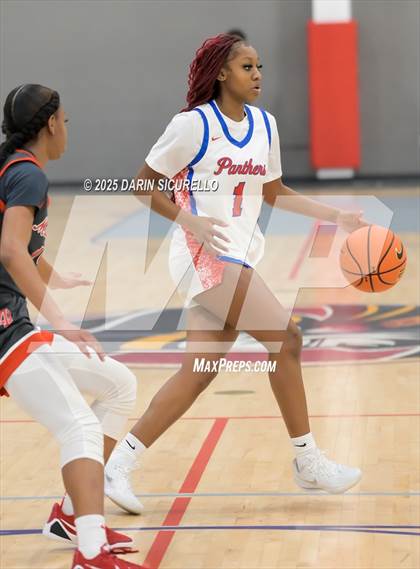 Thumbnail 2 in Mater Dei vs. Bartlett  (Nike Tournament of Champions) photogallery.