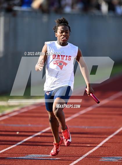 Thumbnail 3 in UIL 6A District 14 Region 2 Track and Field Meet photogallery.