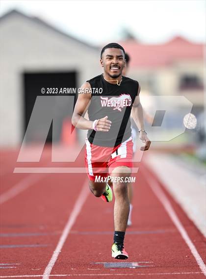 Thumbnail 1 in UIL 6A District 14 Region 2 Track and Field Meet photogallery.
