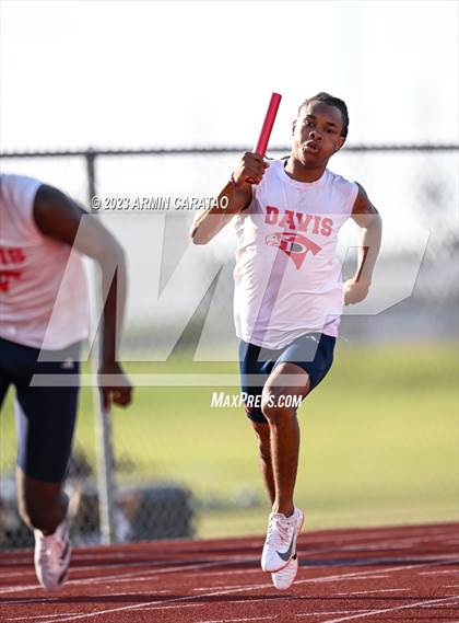 Thumbnail 2 in UIL 6A District 14 Region 2 Track and Field Meet photogallery.