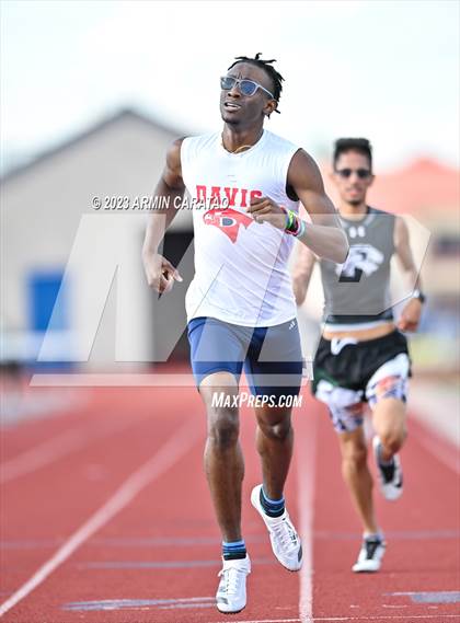 Thumbnail 1 in UIL 6A District 14 Region 2 Track and Field Meet photogallery.