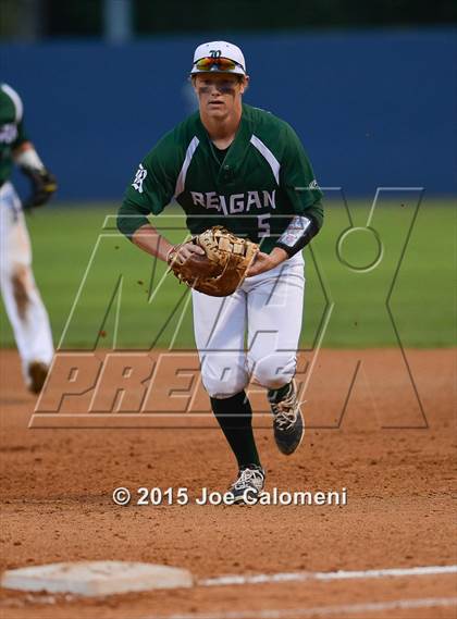 Thumbnail 3 in Reagan [Ronald] vs. Smithson Valley (UIL 6A Area Playoff) photogallery.