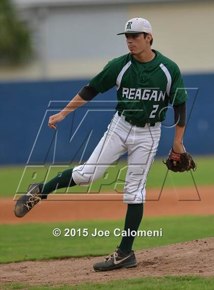 Thumbnail 2 in Reagan [Ronald] vs. Smithson Valley (UIL 6A Area Playoff) photogallery.