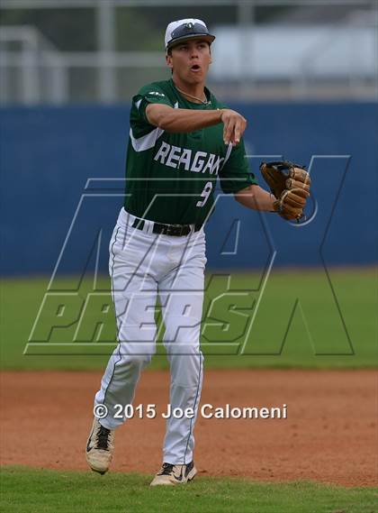 Thumbnail 3 in Reagan [Ronald] vs. Smithson Valley (UIL 6A Area Playoff) photogallery.