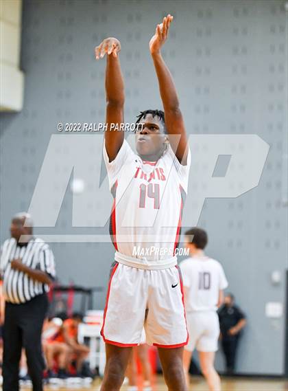 Thumbnail 3 in Seven Lakes @ Fort Bend Travis photogallery.