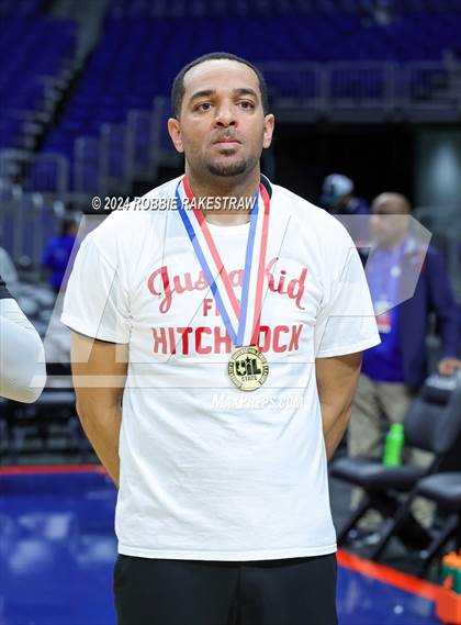 Thumbnail 1 in Ponder vs. Hitchcock (UIL 3A Basketball Final Medal Ceremony) photogallery.