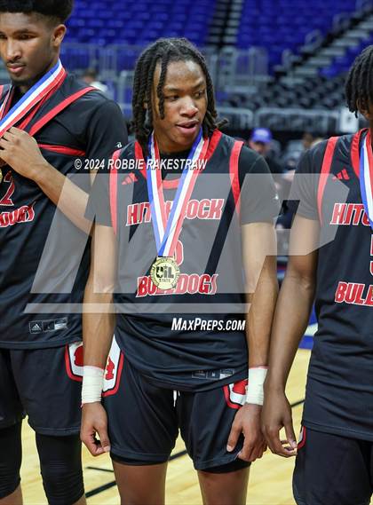 Thumbnail 1 in Ponder vs. Hitchcock (UIL 3A Basketball Final Medal Ceremony) photogallery.