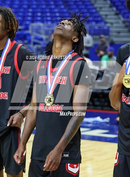 Thumbnail 1 in Ponder vs. Hitchcock (UIL 3A Basketball Final Medal Ceremony) photogallery.