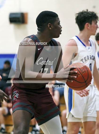 Thumbnail 1 in Greensburg Central Catholic @ Otto-Eldred (PIAA Class AA First Round Playoff) photogallery.