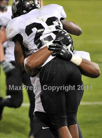 Thumbnail 1 in Mission Viejo vs. Servite (CIF-SS Pac-5 Division Final) photogallery.