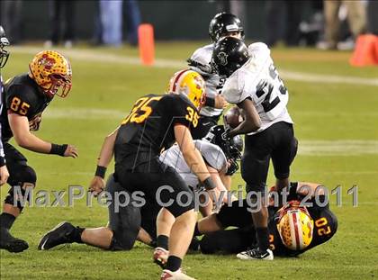 Thumbnail 2 in Mission Viejo vs. Servite (CIF-SS Pac-5 Division Final) photogallery.