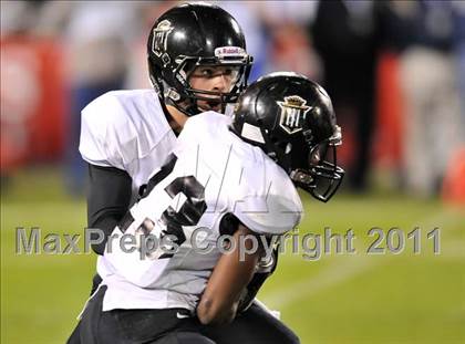 Thumbnail 2 in Mission Viejo vs. Servite (CIF-SS Pac-5 Division Final) photogallery.