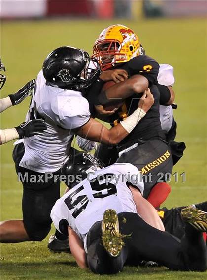 Thumbnail 1 in Mission Viejo vs. Servite (CIF-SS Pac-5 Division Final) photogallery.