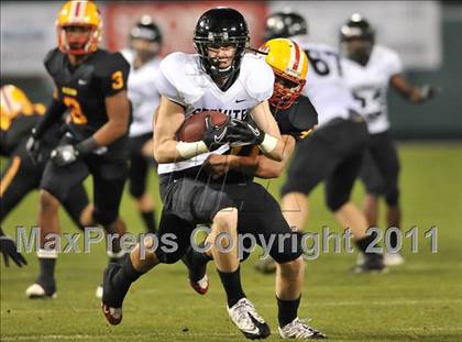 Thumbnail 2 in Mission Viejo vs. Servite (CIF-SS Pac-5 Division Final) photogallery.