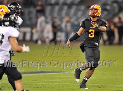 Thumbnail 1 in Mission Viejo vs. Servite (CIF-SS Pac-5 Division Final) photogallery.
