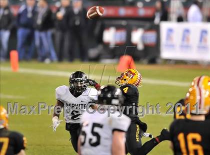 Thumbnail 2 in Mission Viejo vs. Servite (CIF-SS Pac-5 Division Final) photogallery.