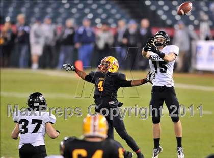 Thumbnail 2 in Mission Viejo vs. Servite (CIF-SS Pac-5 Division Final) photogallery.