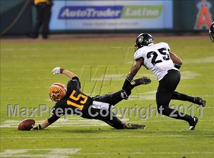 Thumbnail 3 in Mission Viejo vs. Servite (CIF-SS Pac-5 Division Final) photogallery.