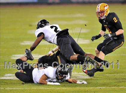 Thumbnail 3 in Mission Viejo vs. Servite (CIF-SS Pac-5 Division Final) photogallery.