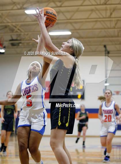 Thumbnail 3 in Isabella @ Chilton County photogallery.