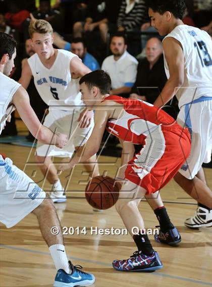 Thumbnail 3 in Mater Dei vs. Corona del Mar (Beach Bash Classic) photogallery.