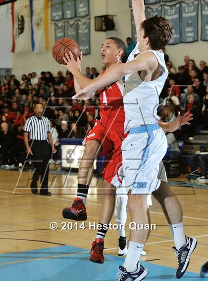 Thumbnail 2 in Mater Dei vs. Corona del Mar (Beach Bash Classic) photogallery.