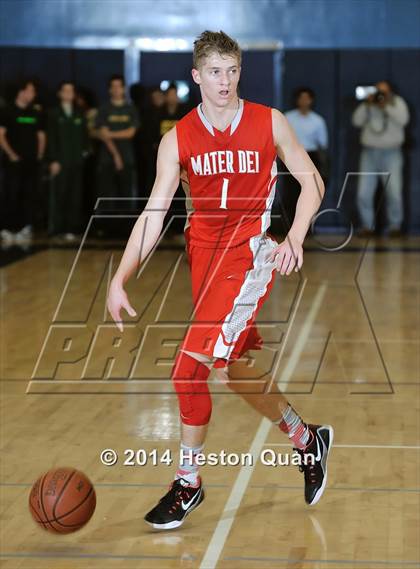 Thumbnail 2 in Mater Dei vs. Corona del Mar (Beach Bash Classic) photogallery.