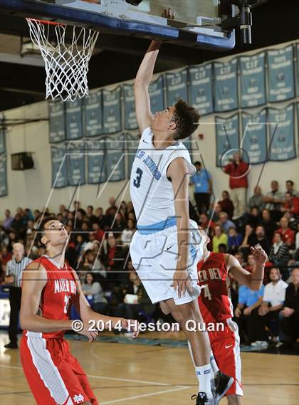 Thumbnail 1 in Mater Dei vs. Corona del Mar (Beach Bash Classic) photogallery.