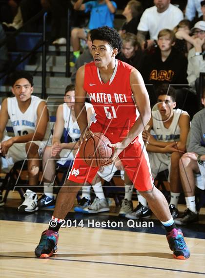 Thumbnail 3 in Mater Dei vs. Corona del Mar (Beach Bash Classic) photogallery.