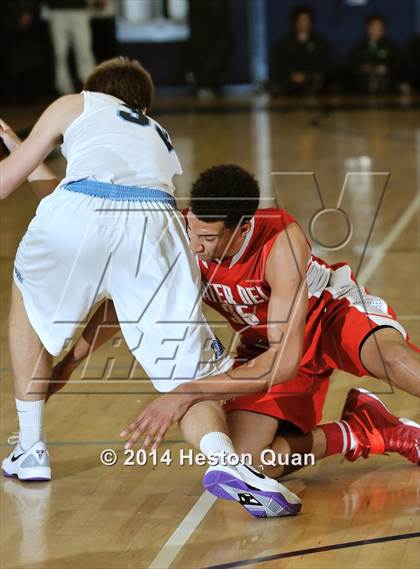 Thumbnail 2 in Mater Dei vs. Corona del Mar (Beach Bash Classic) photogallery.
