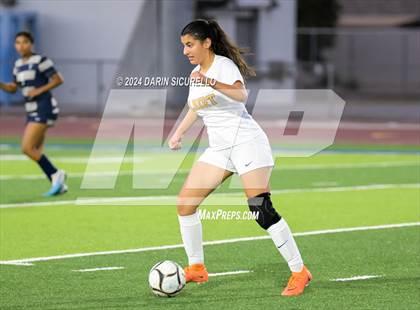 Thumbnail 1 in Gilbert vs. Tempe (Coyote Classic Tournament) photogallery.
