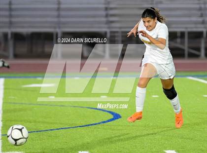 Thumbnail 1 in Gilbert vs. Tempe (Coyote Classic Tournament) photogallery.