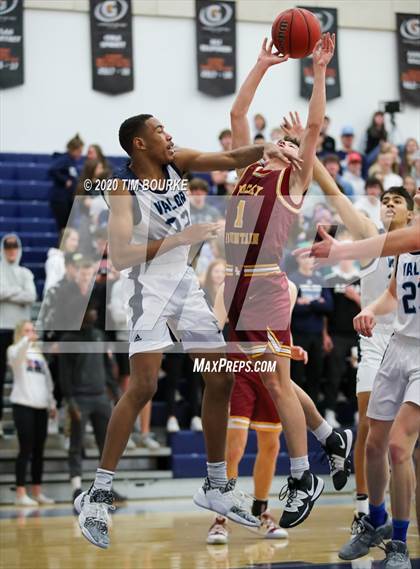 Thumbnail 3 in Valor Christian vs. Rocky Mountain (CHSAA 5A Round 2 Playoff) photogallery.