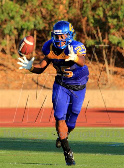 Thumbnail 3 in Crenshaw vs Loyola (Mission Viejo Classic) photogallery.