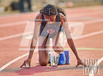 Thumbnail 3 in Panther Relays (4x400M) photogallery.