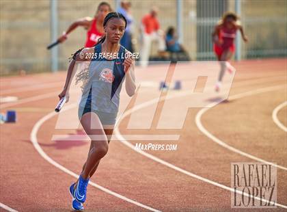 Thumbnail 3 in Panther Relays (4x400M) photogallery.